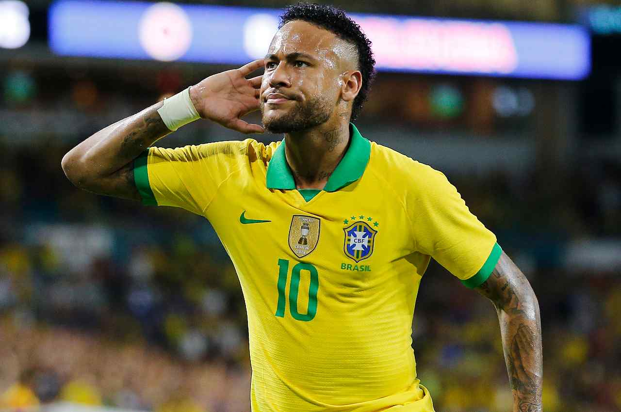 Neymar esulta