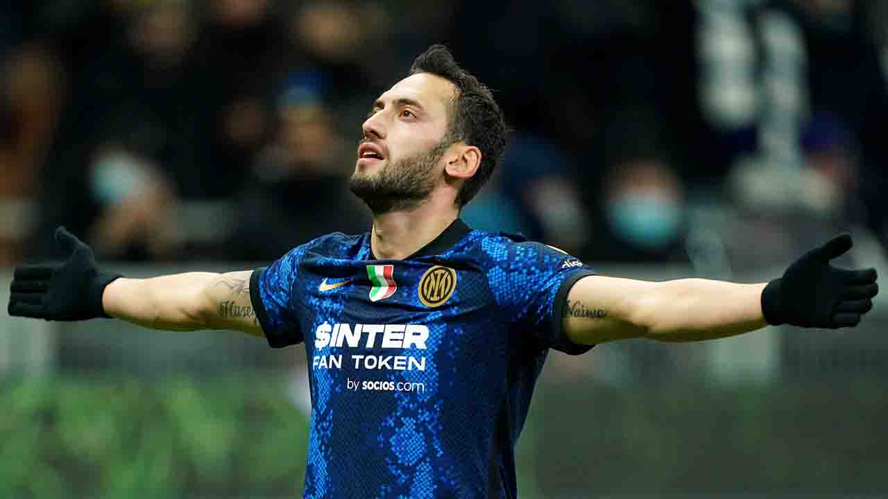 Inter Cagliari Calhanoglu