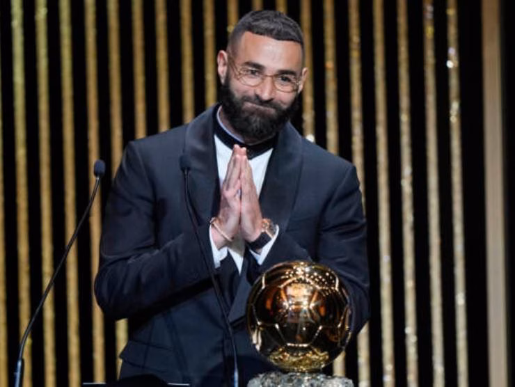 L'immagine che mostra il problema al mignolo di Benzema [Credit: web]