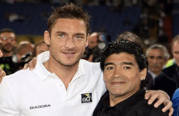 Francesco Totti e Diego Armando Maradona anni fa ad un evento
