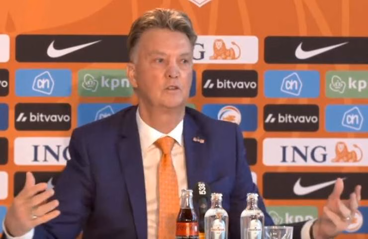 Il ct Van Gaal in conferenza