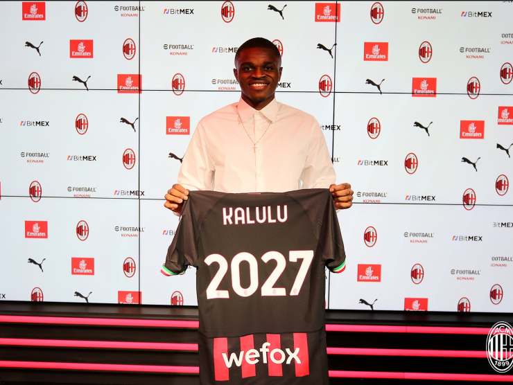 Pierre Kalulu felice per la firma sul rinnovo fino al 2027 [Credit: Twitter] - Sportitalia.com