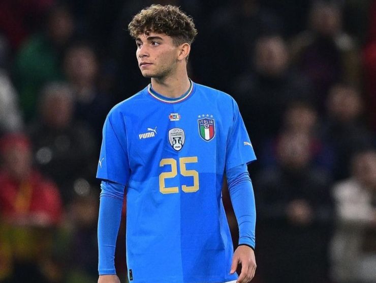 Simone Pafundi con la maglia della Nazionale [Credit: Instagram] - Sportitalia.com