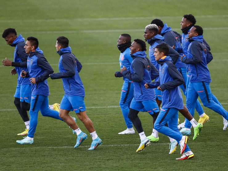 Un'immagine dall'allenamento dell'Ecuador, la polemica li coinvolge direttamente [Credit: ANSA] - Sportitalia.com