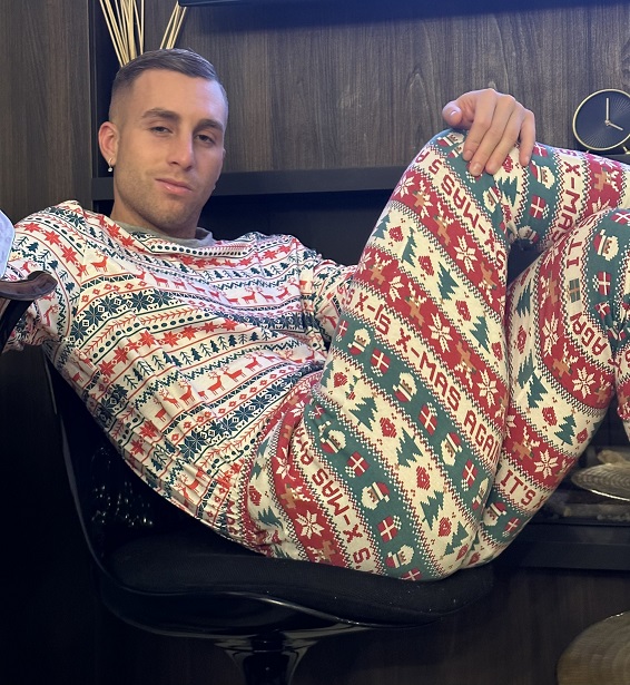 Deulofeu rilancia la sfida: è suo il peggior pigiama natalizio?