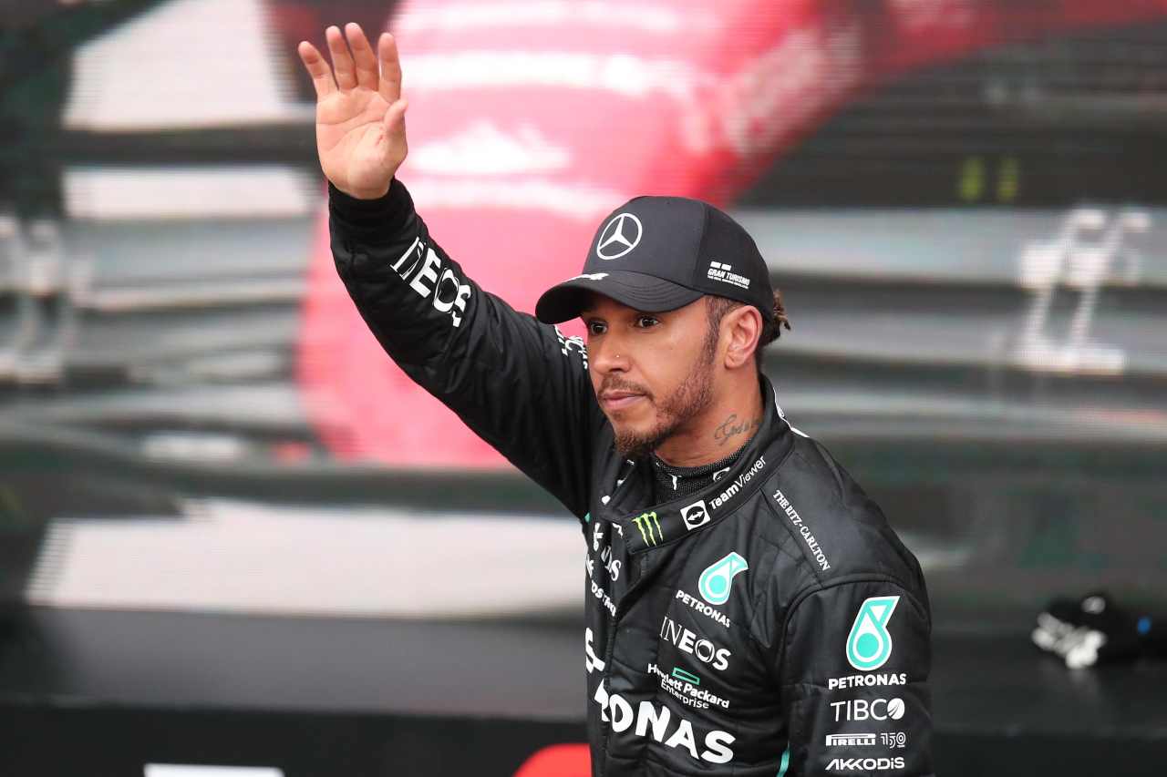 Lewis Hamilton cambia mestiere
