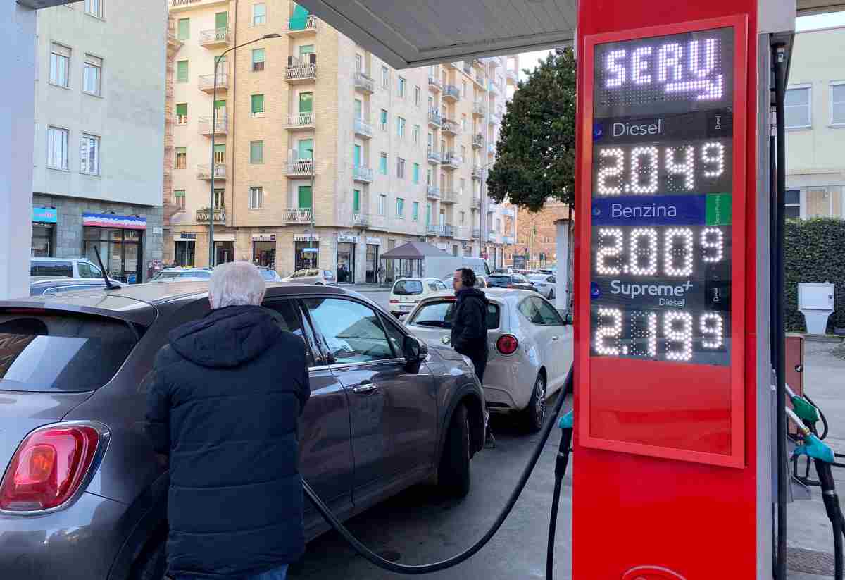 La benzina aumenta