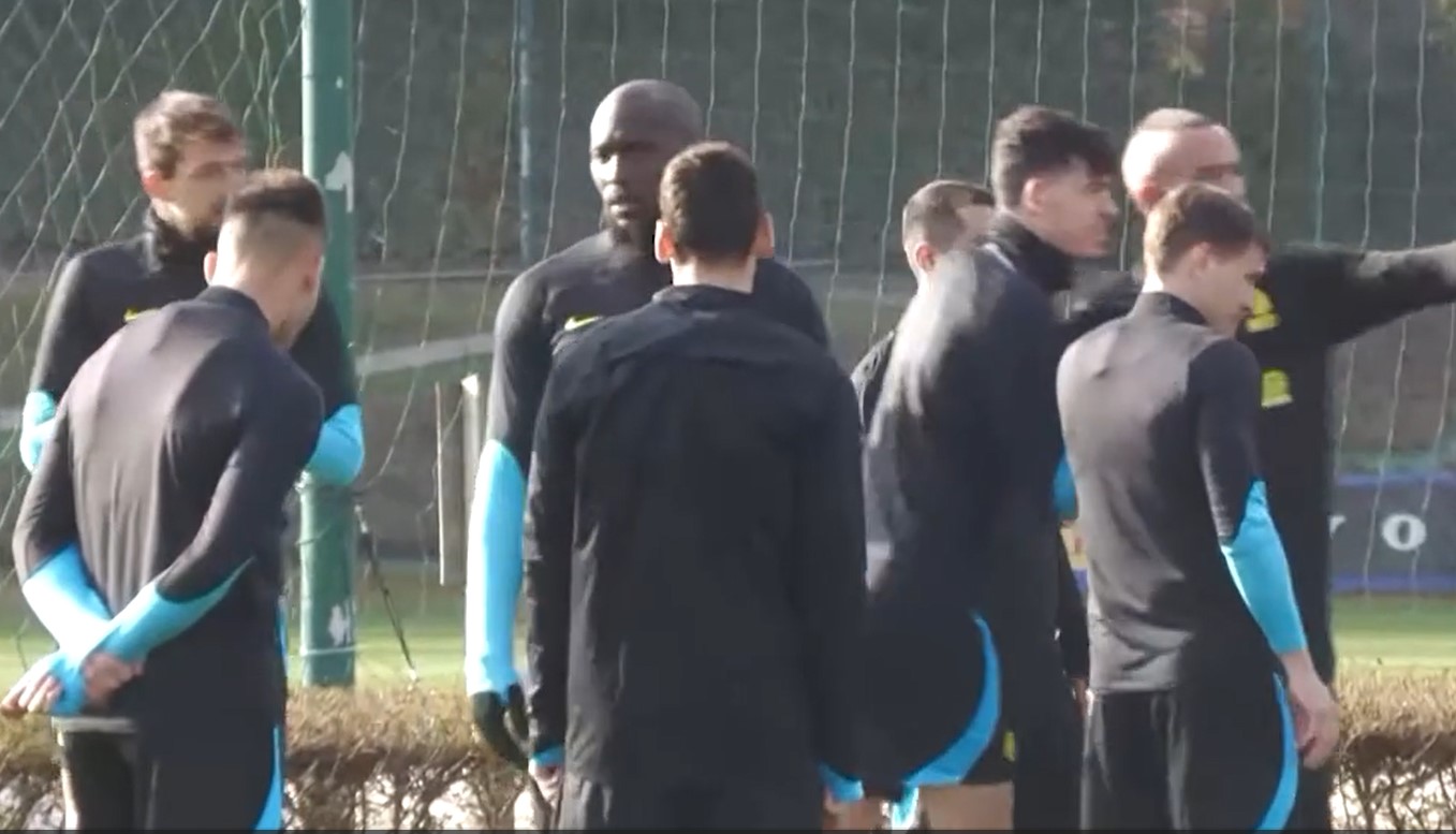 Inter, l’allenamento (con qualche tensione) della vigilia (VIDEO)