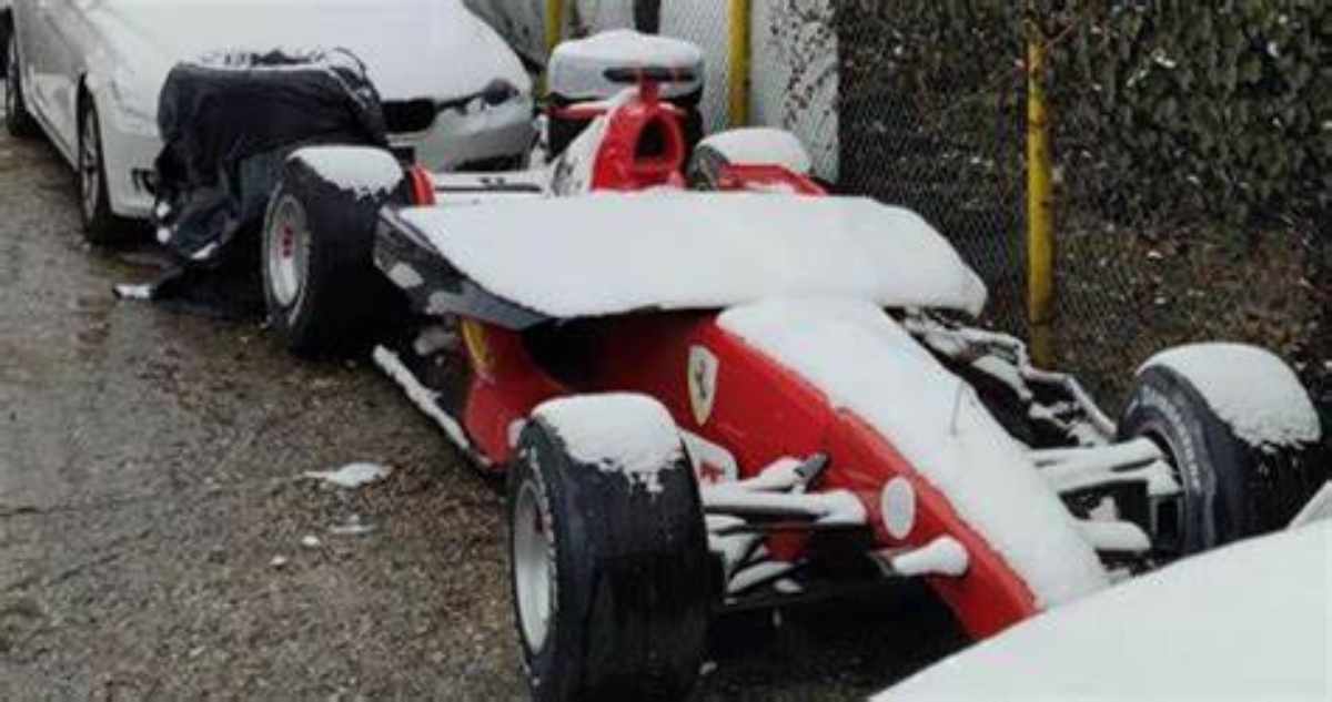 Ferrari sotto la neve
