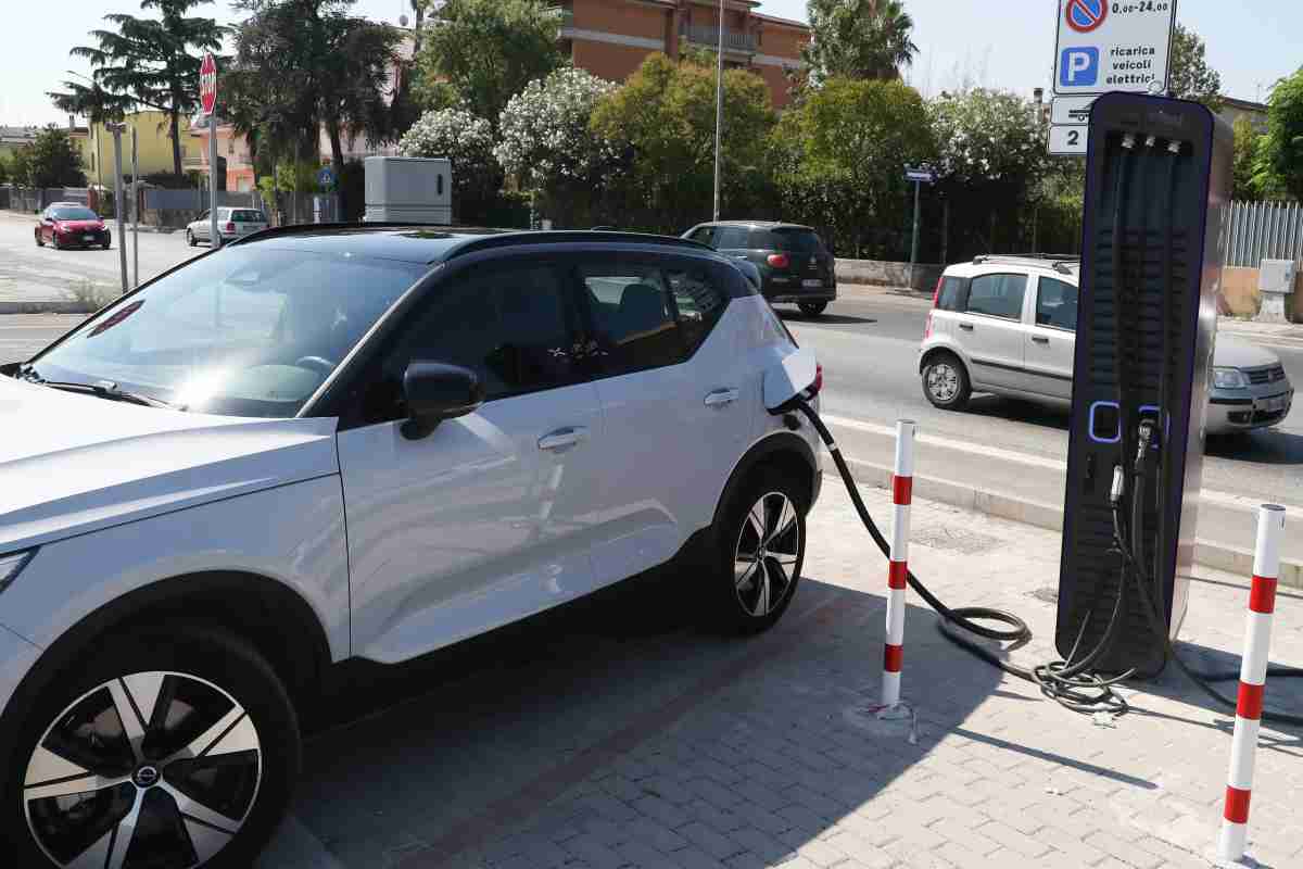 Auto elettriche in crisi