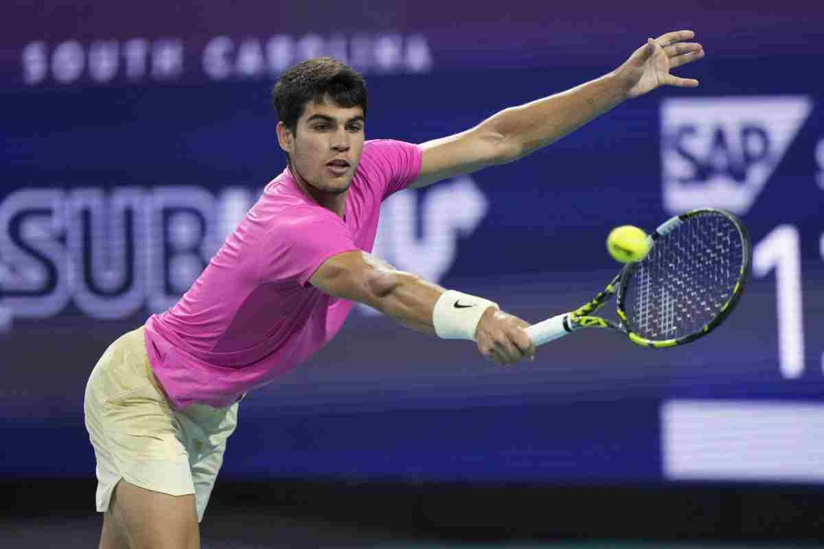 Alcaraz nella storia, batte Djokovic e vince il suo 1° Wimbledon