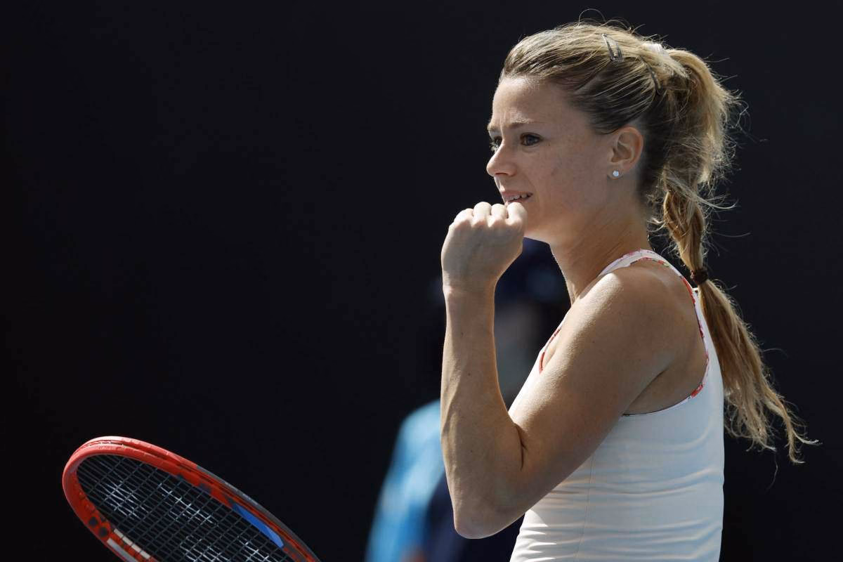 Camila Giorgi cena gala abito scollatura