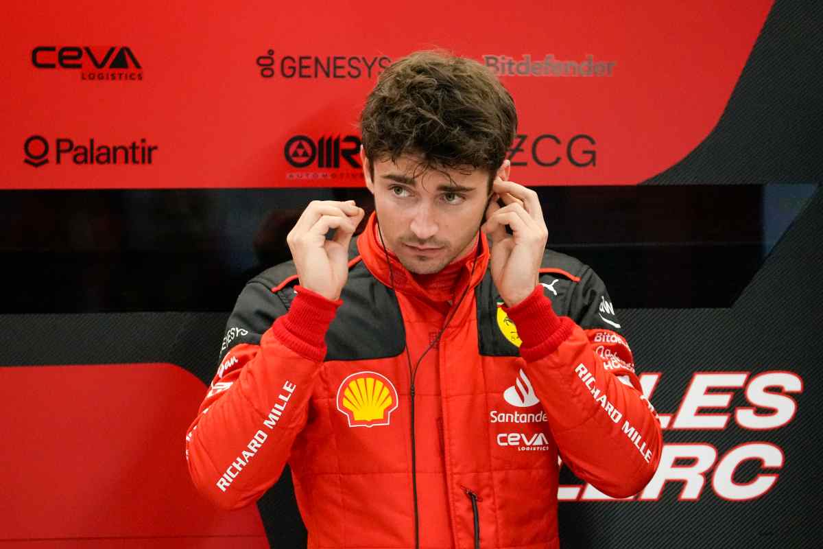 Leclerc parla con la Mercedes