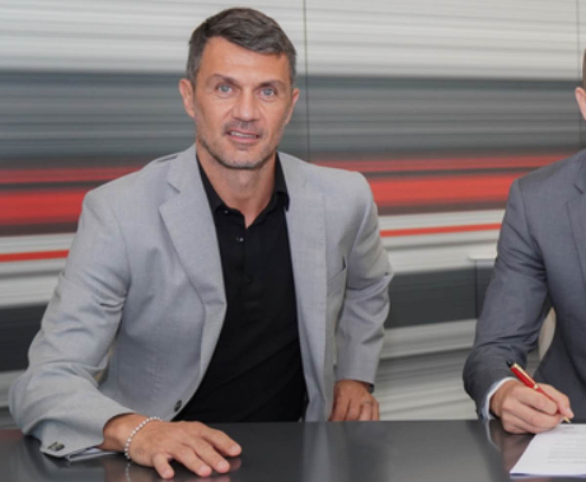 Paolo Maldini firma