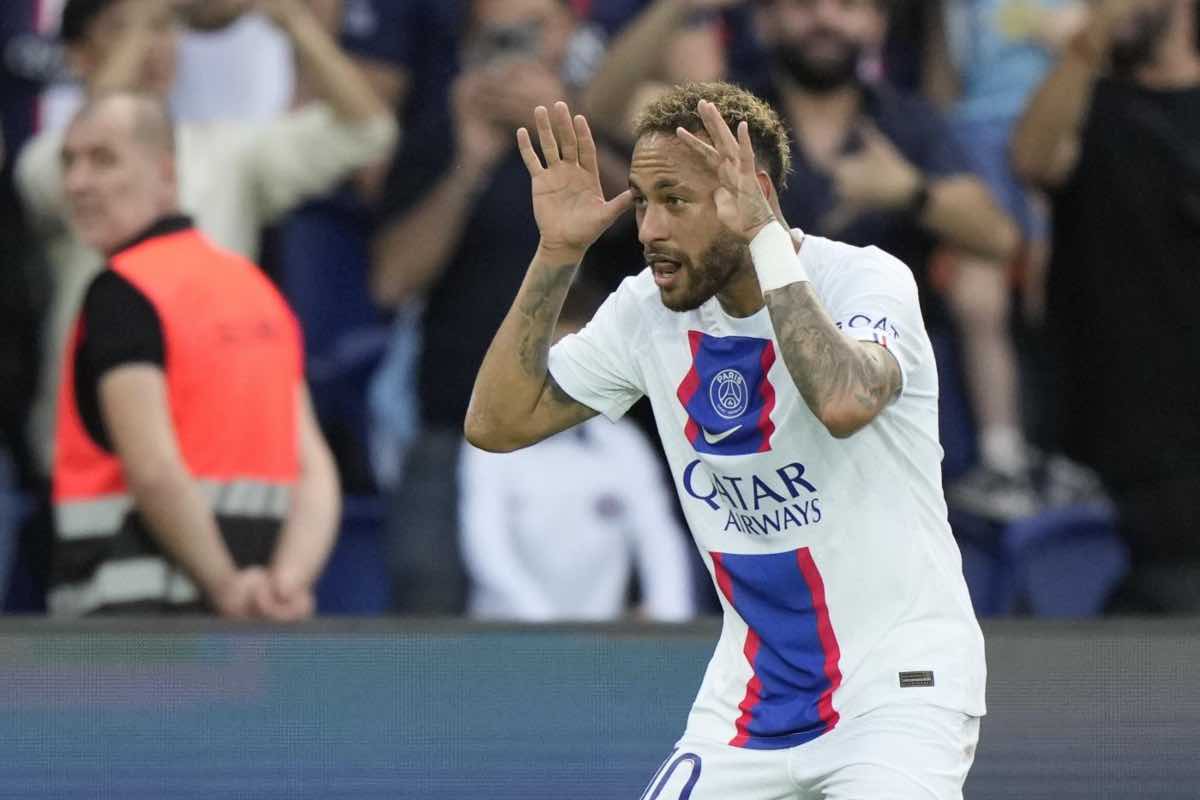 Neymar blocca Leao, PSG infuriato