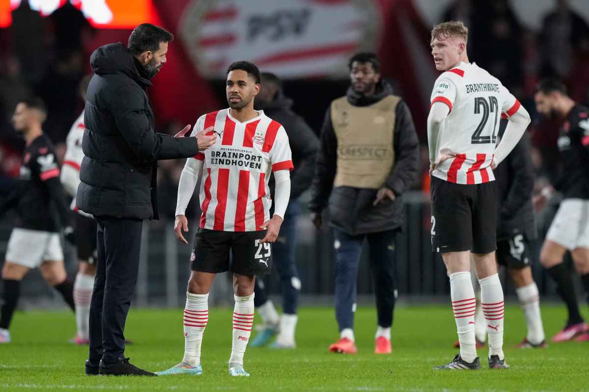 Ajax-PSV, giocatore colpito