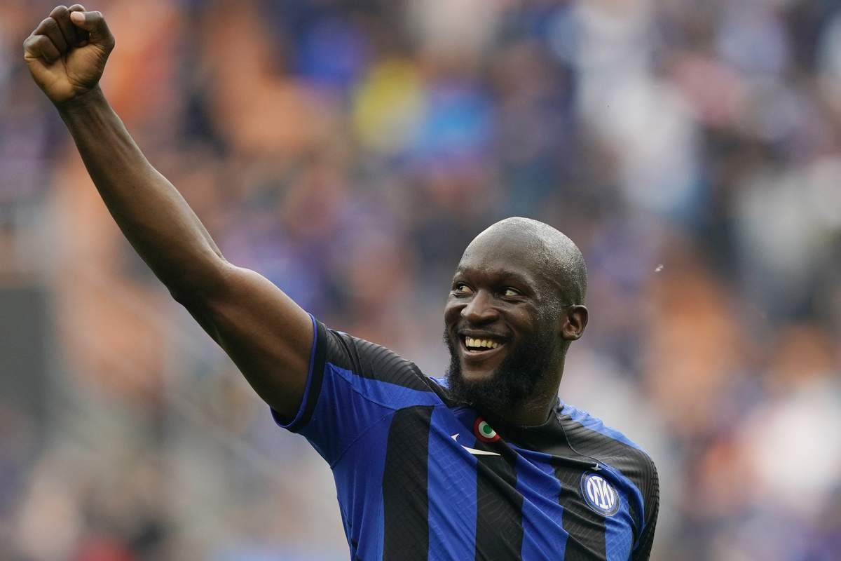 L’Inter si impone su una Roma decimata, ora testa al derby