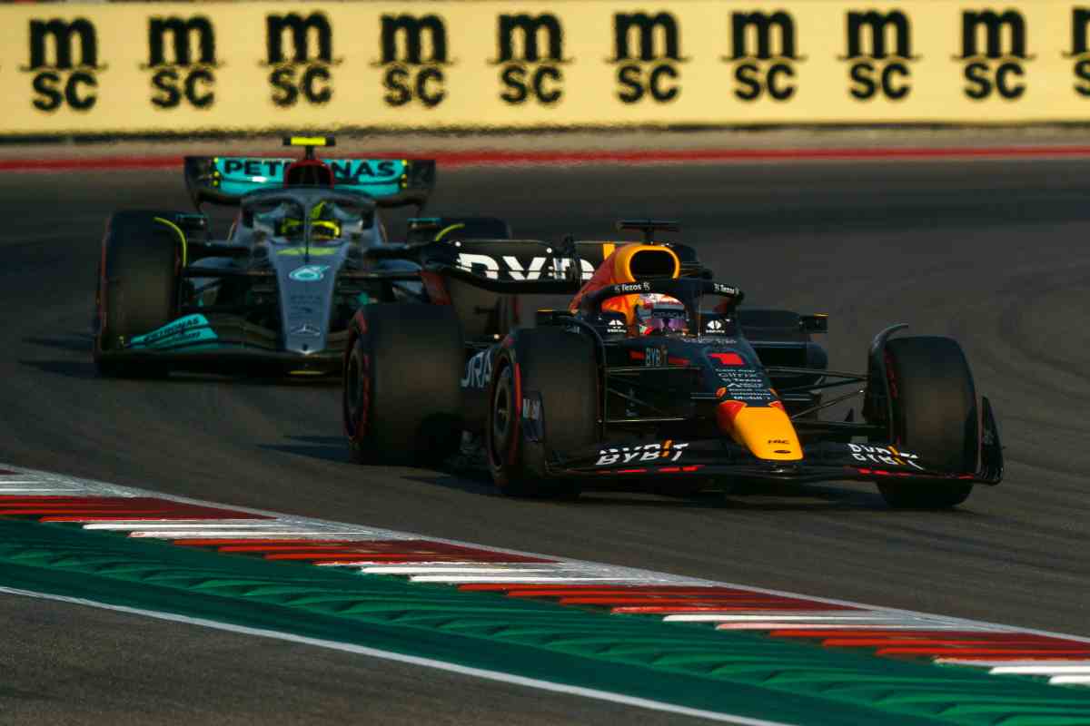 Verstappen e Hamilton in pista