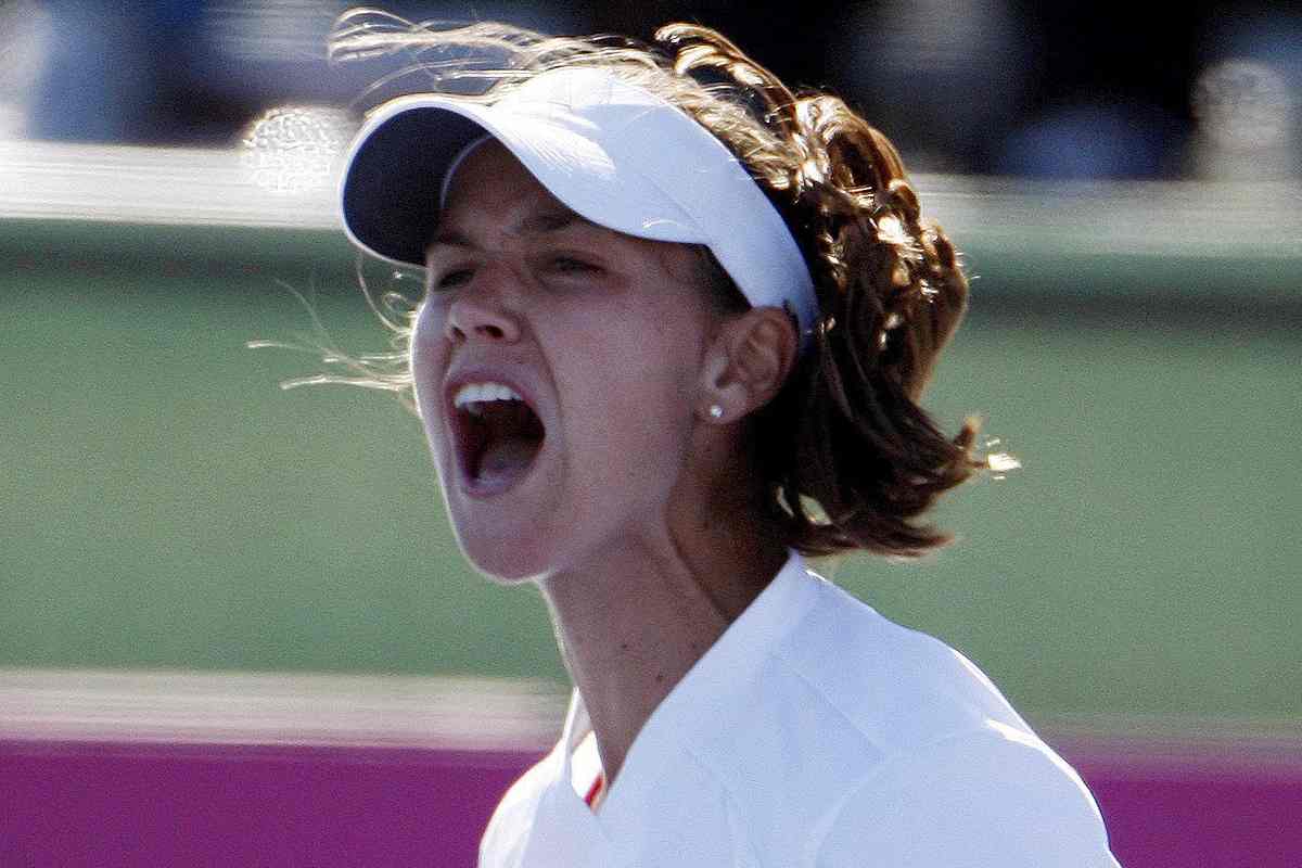 Tennis, scollatura e linguaccia: Instagram in tilt