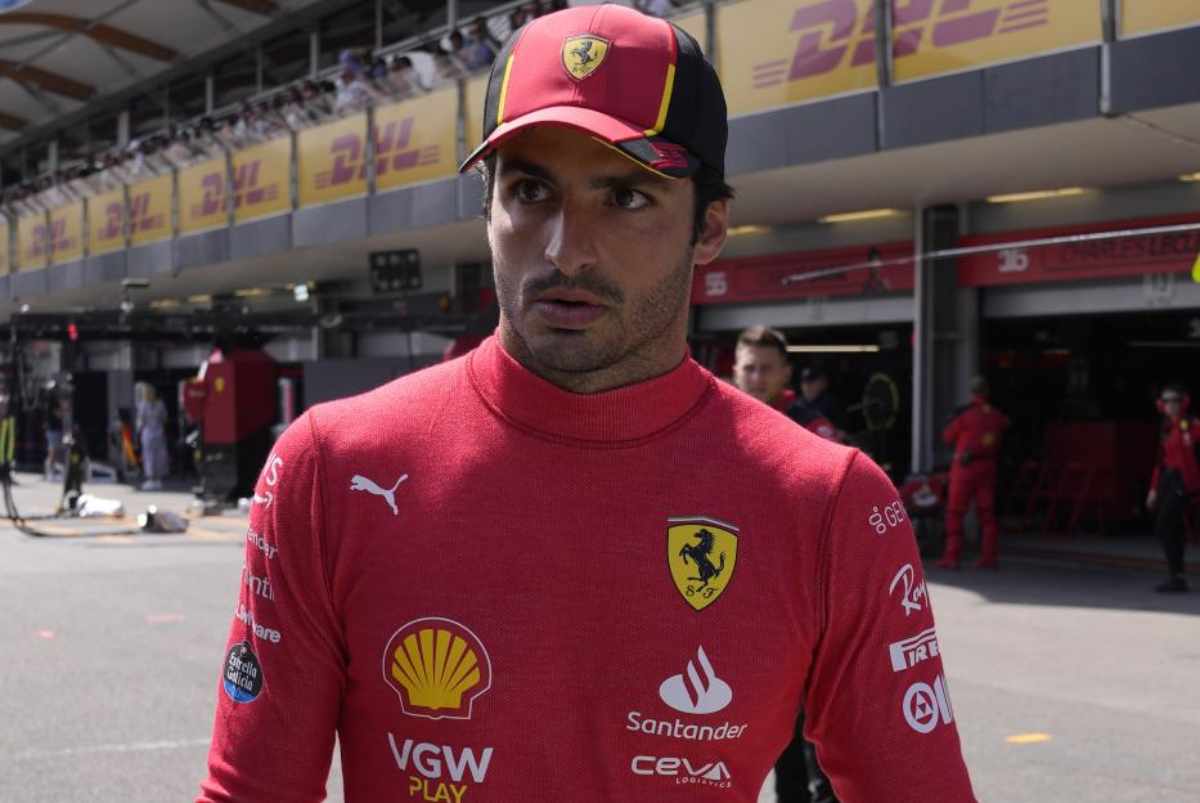 Ferrari, Sainz esce allo scoperto: "È stupido". I tifosi sono al settimo cielo