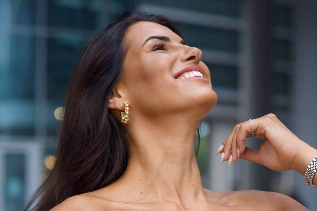 Carolina Stramare maglietta trasparente lato A