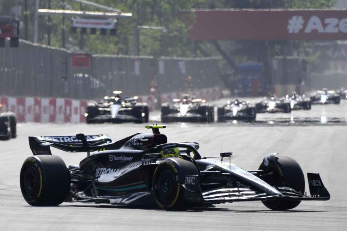 Formula Uno, strage sfiorata in pit-lane a Baku: Ocon poteva uccidere delle persone