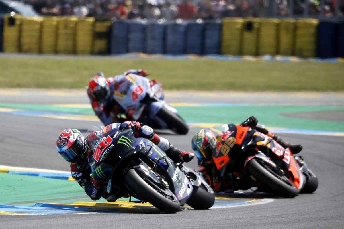 MotoGP, le penalità non vanno bene: i piloti chiedono di cambiare approccio
