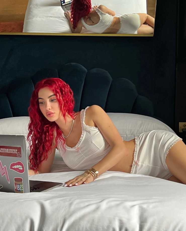 Lady Boateng, sensuale al letto