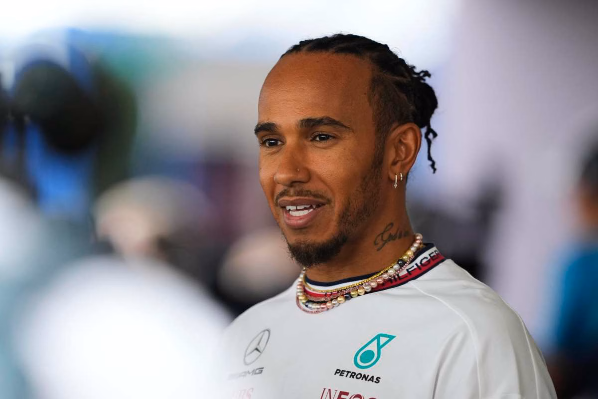 Lewis Hamilton vicinissimo al rinnovo con la Mercedes: la Ferrari deve arrendersi