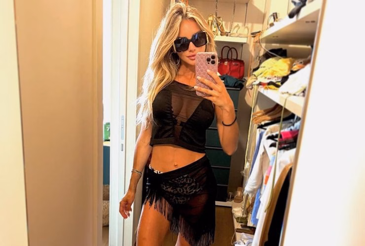 Michela Persico straripante: il costume trasparente rende l'immaginazione inutile