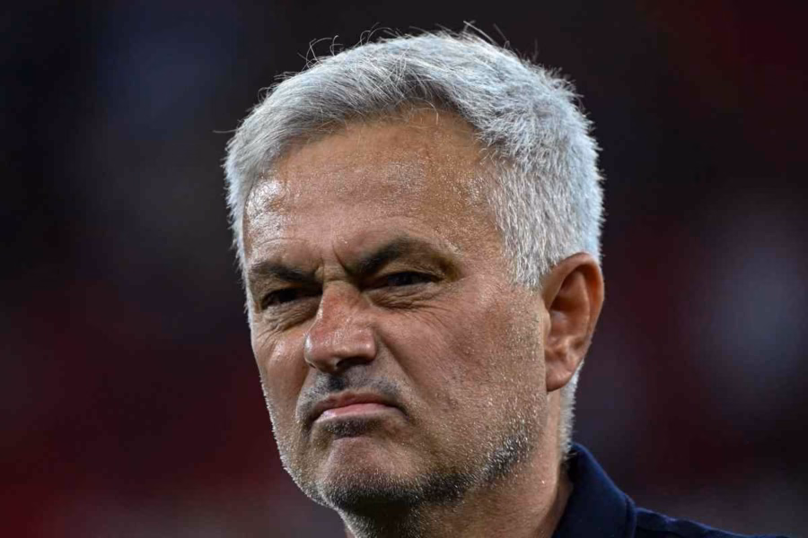 Mourinho, la preoccupazione dei tifosi: lascia la Roma? 