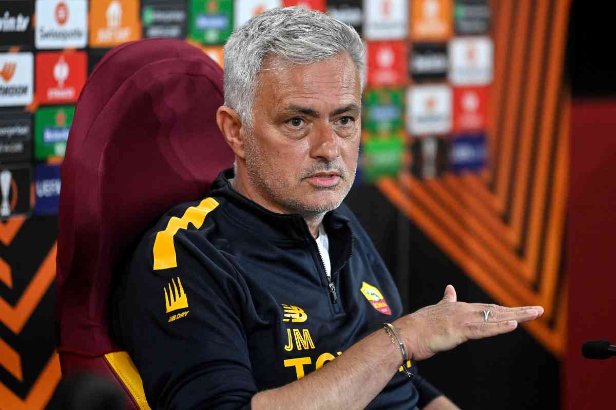 Mourinho, la preoccupazione dei tifosi: lascia la Roma? 