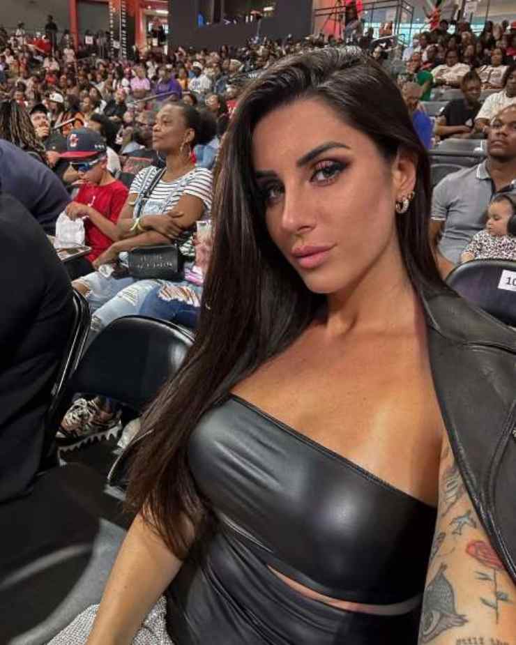 Valentina Vignali bellissima al palazzetto