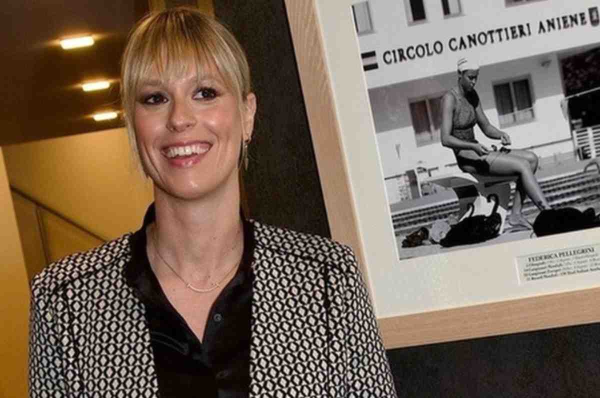 Federica Pellegrini e il nuoto, un amore che non finirà mai: lo scatto in costume dice tutto