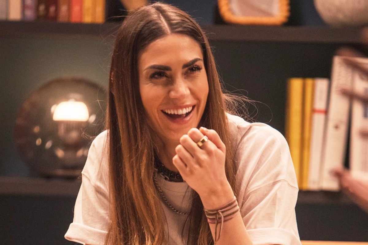 Melissa Satta, il vestito è troppo aderente e lascia tutti di sasso