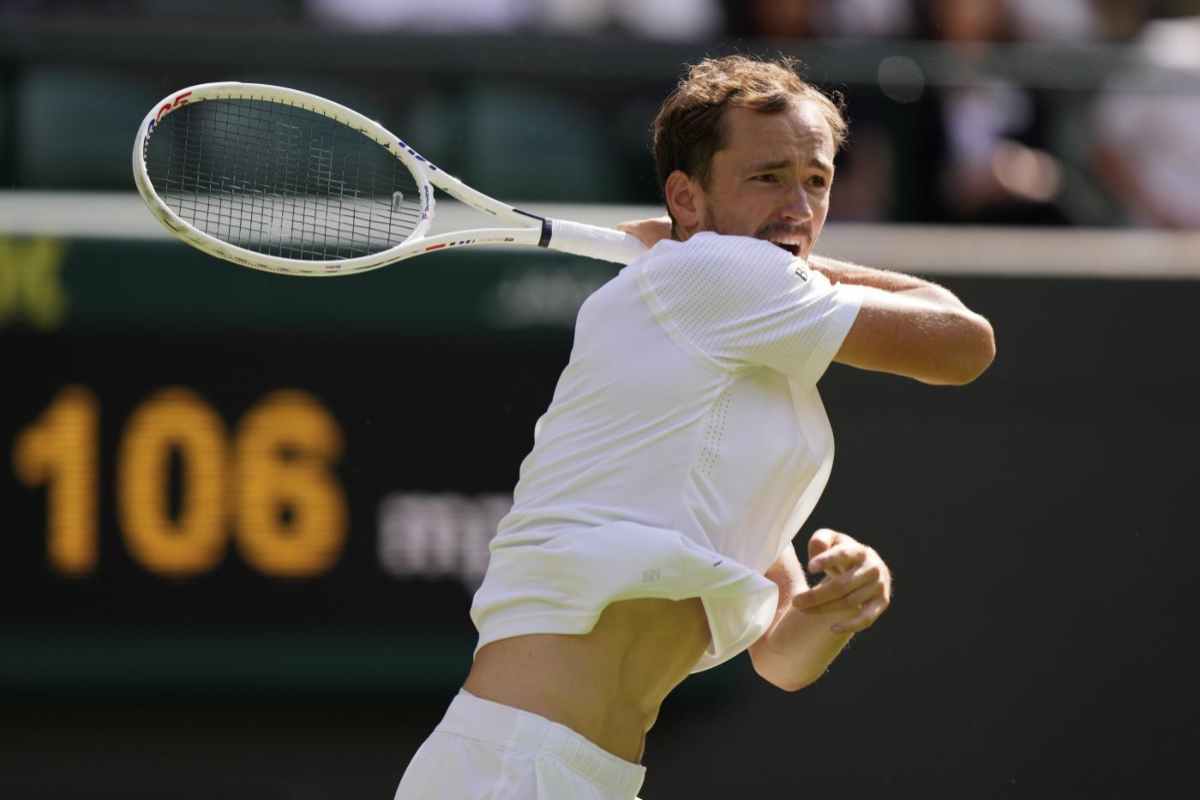 Daniil Medvedev esalta Novak Djokovic