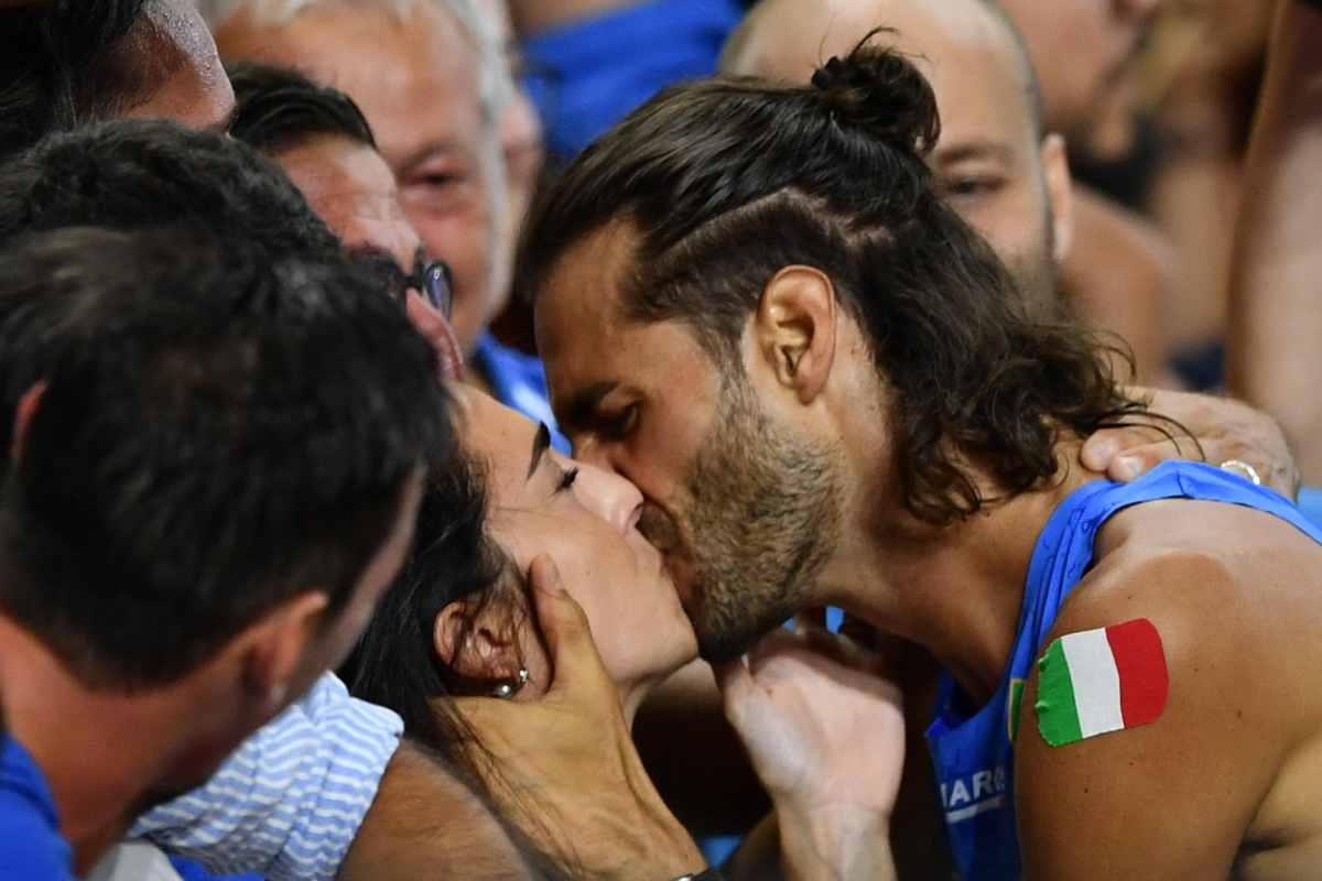 Gianmarco Tamberi, i festeggiamenti dopo il Mondiale