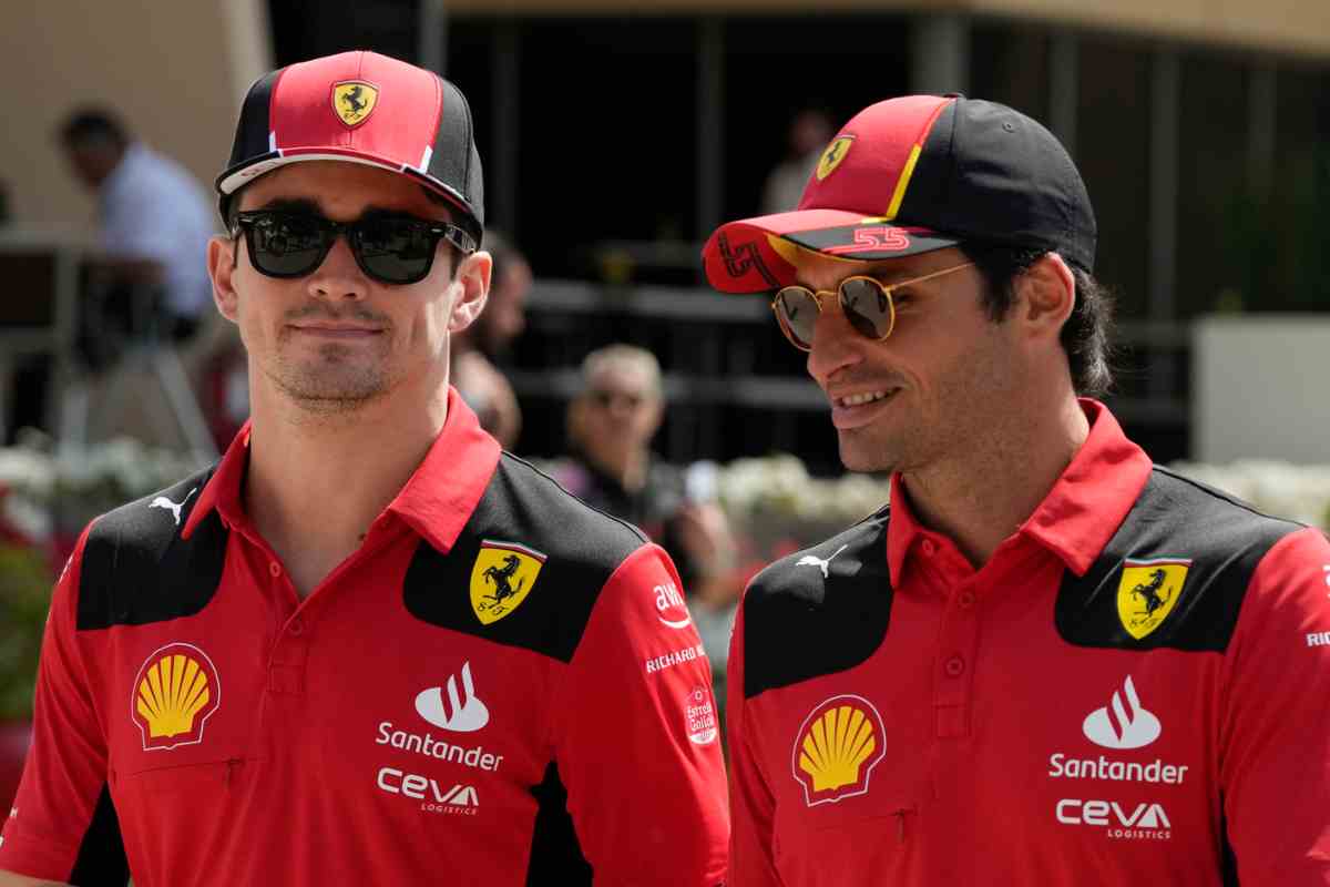 Ferrari, la notizia è ufficiale: Leclerc e Sainz cambiano tuta