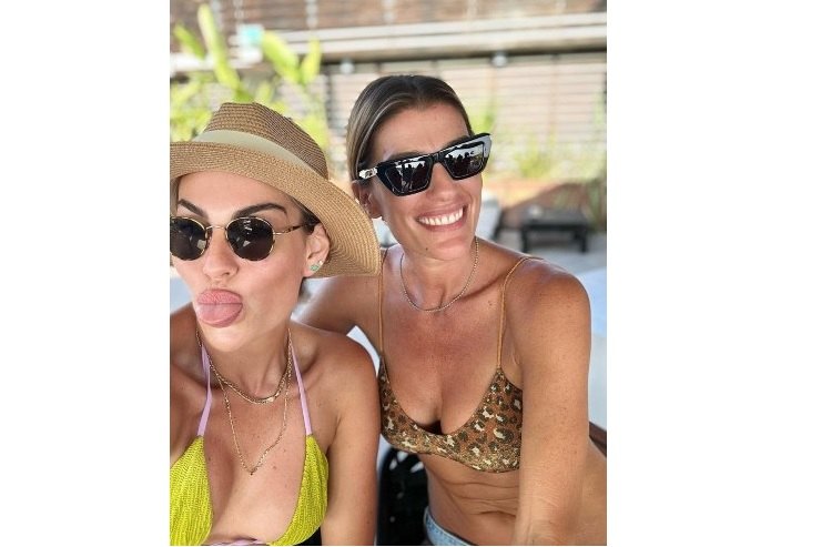 Selfie rovente con linguaccia per Veronica Angeloni
