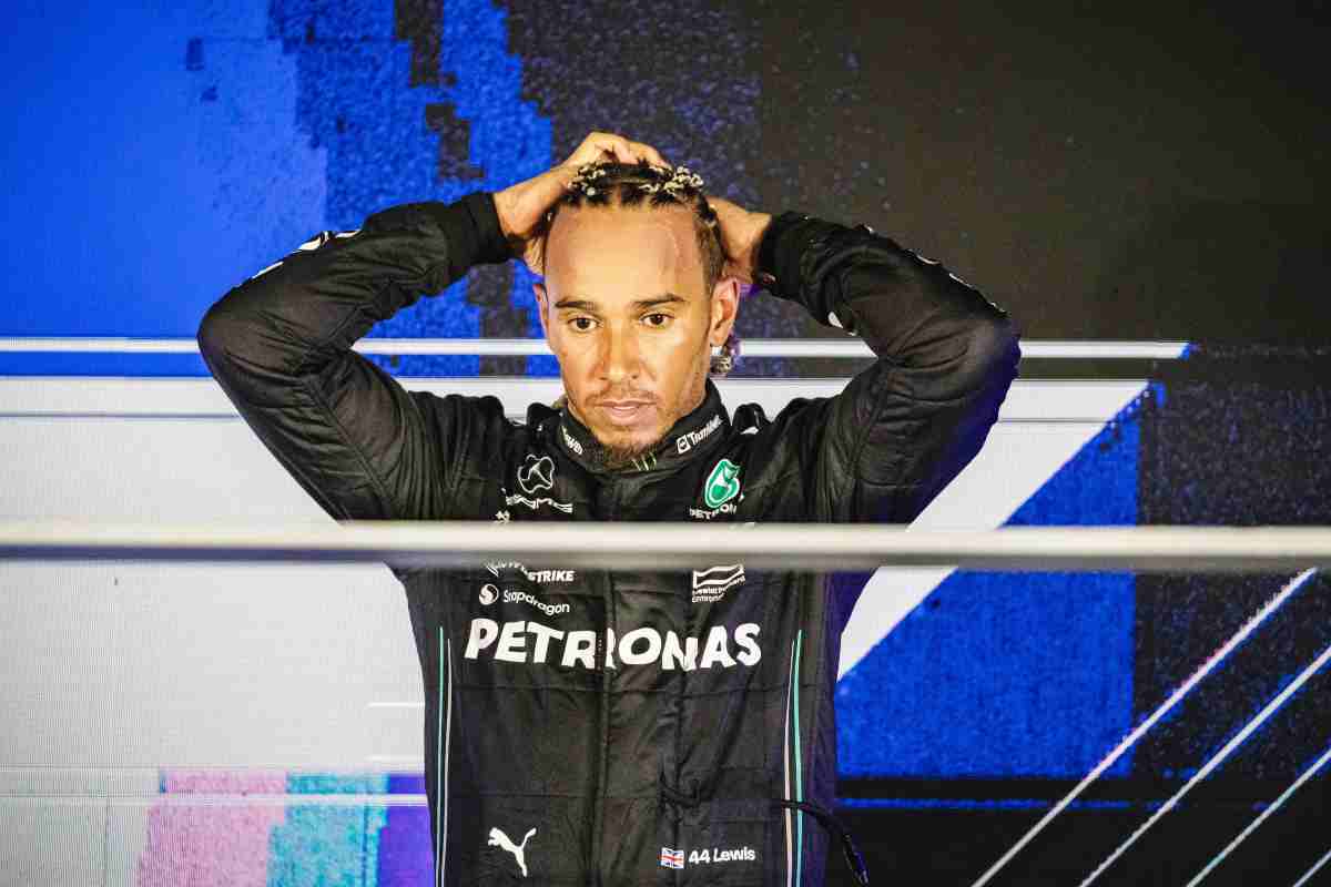 Il folle gesto di Lewis Hamilton