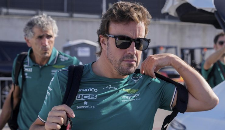 Alonso via dall'Aston Martin