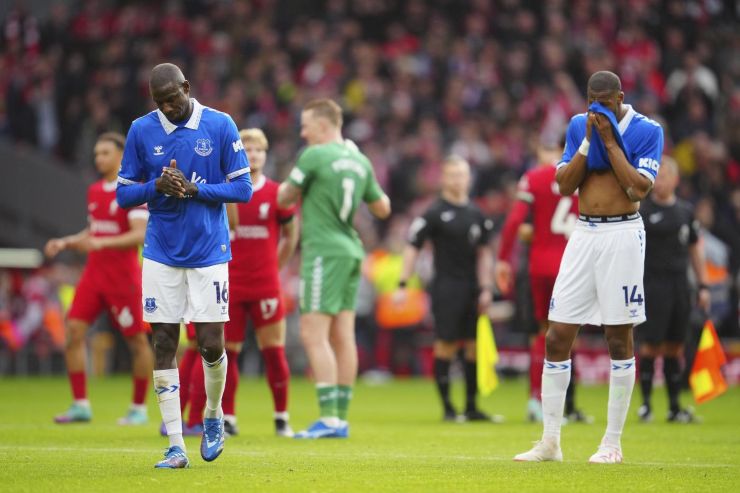 Everton: dodici punti di penalizzazione