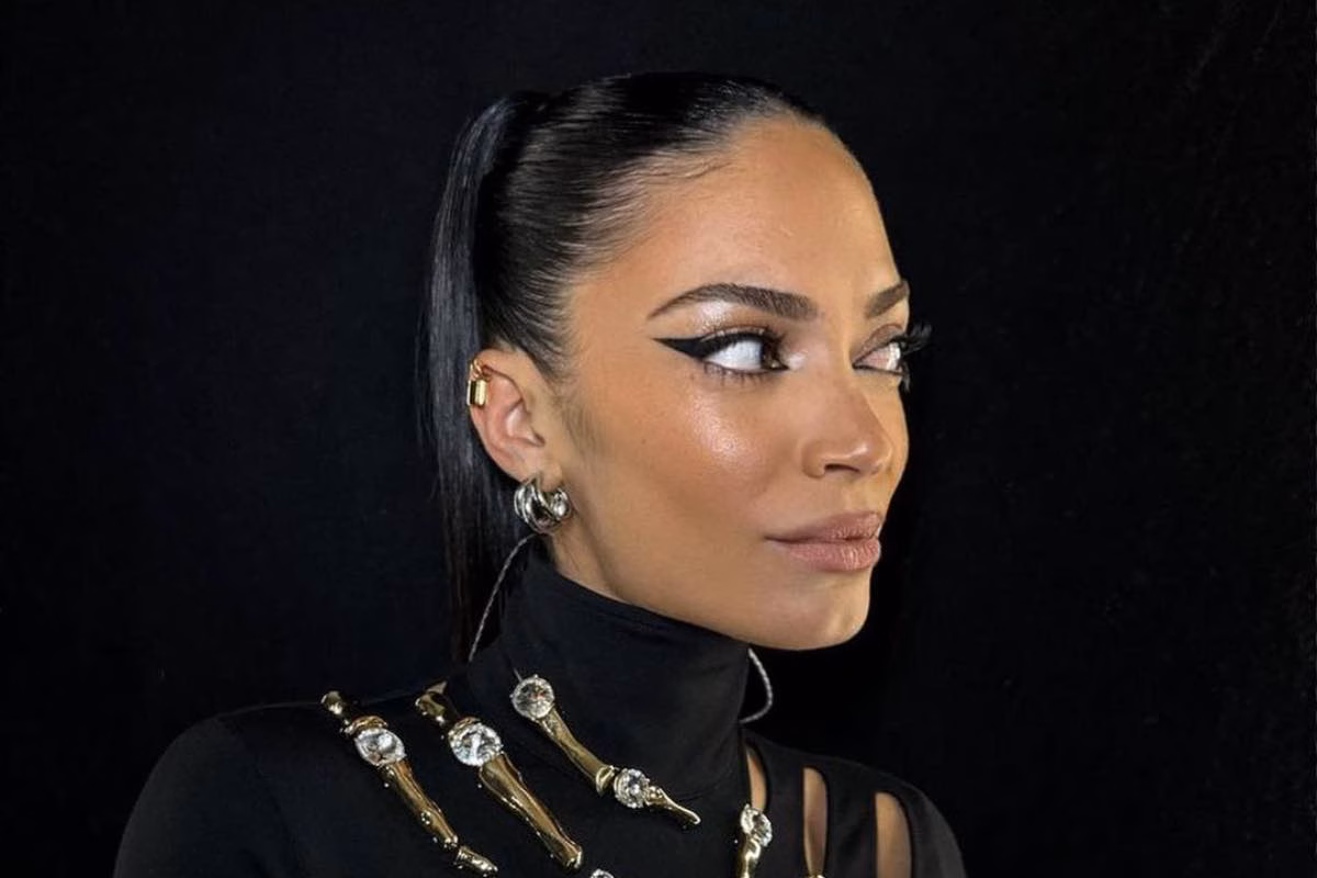 Elodie manda al tappeto i fan