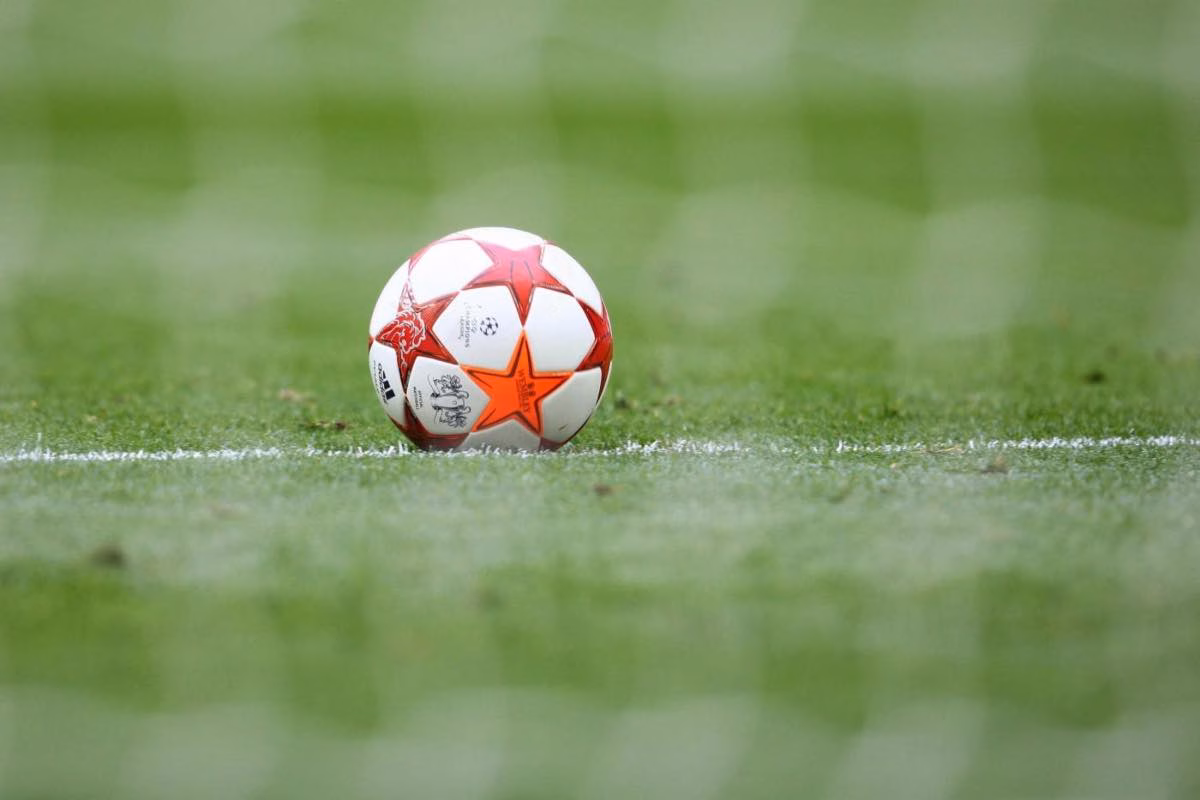 Il calciatore annuncia il ritiro