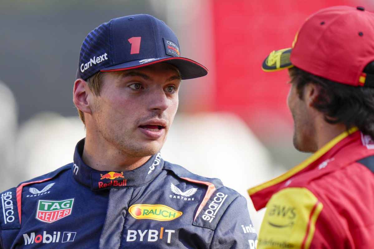 Scambio tra Verstappen e Sainz 