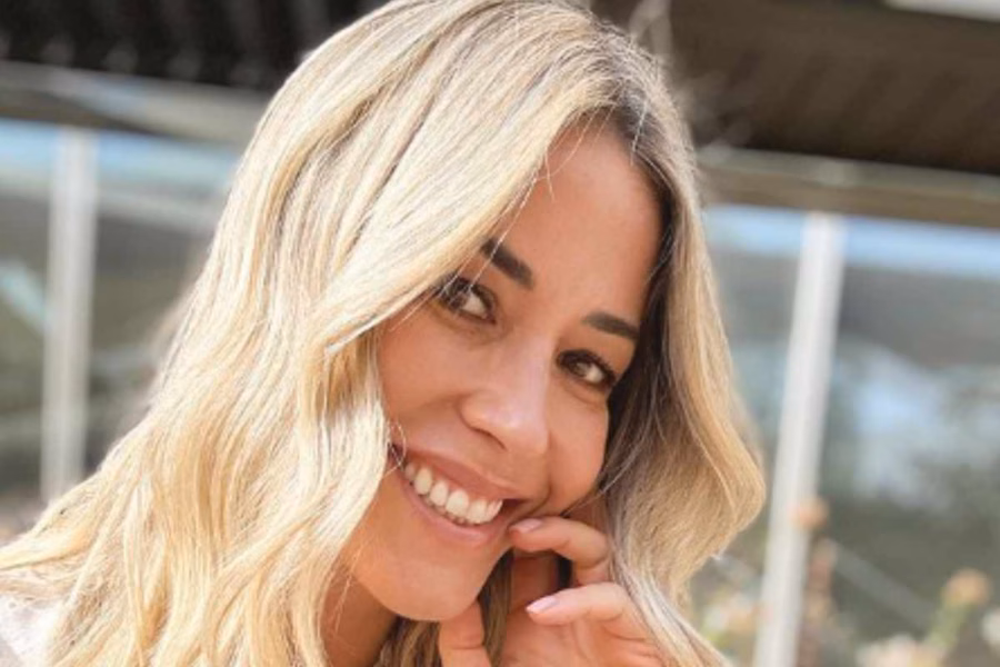 Elena Santarelli incontenibile: spacco vertiginoso