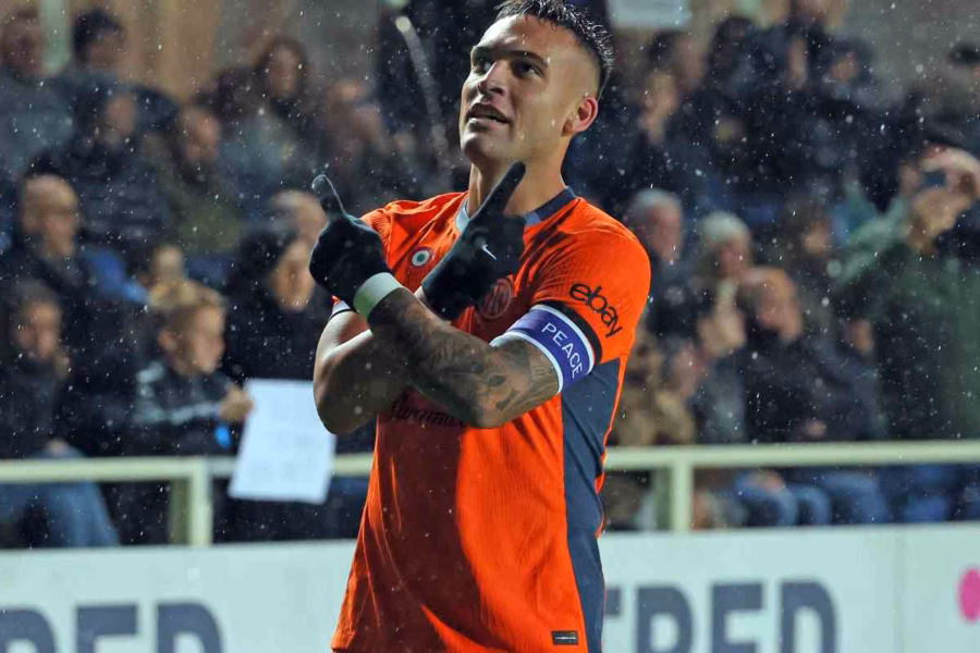 Lautaro Martinez esulta in Atalanta-Inter