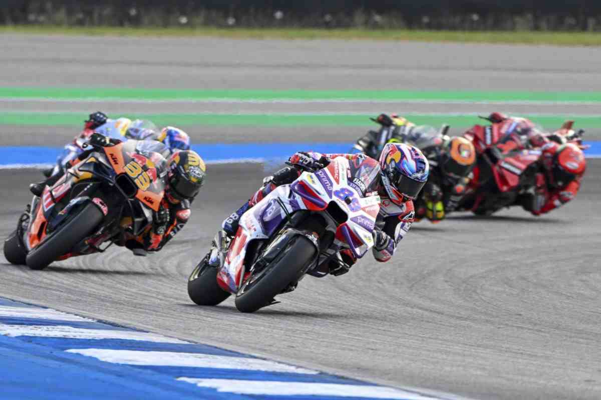 MotoGp, follia in pista: gesto assurdo