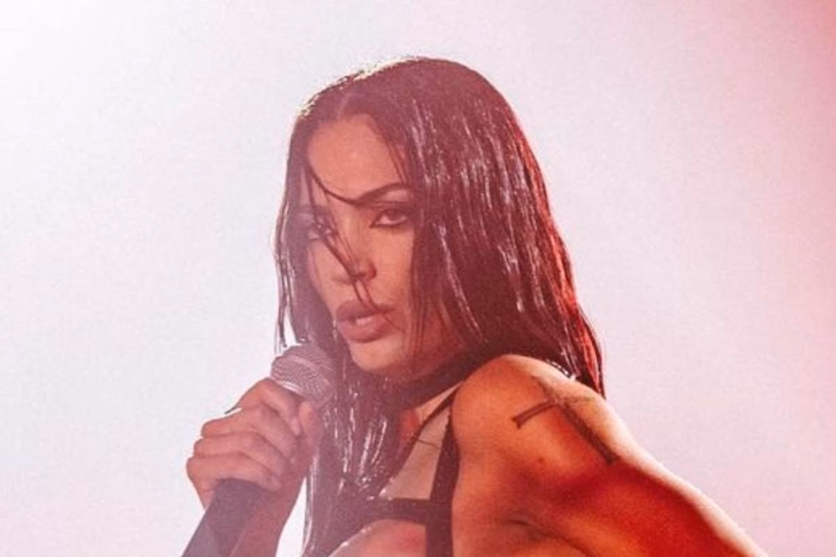 Elodie concerto trasparenze fisico esplosivo video