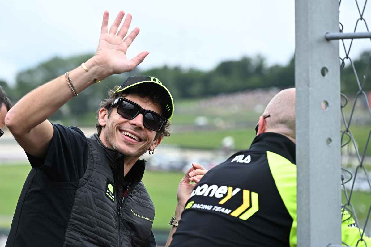 Valentino Rossi sorride, è tutto confermato: tifosi scatenati